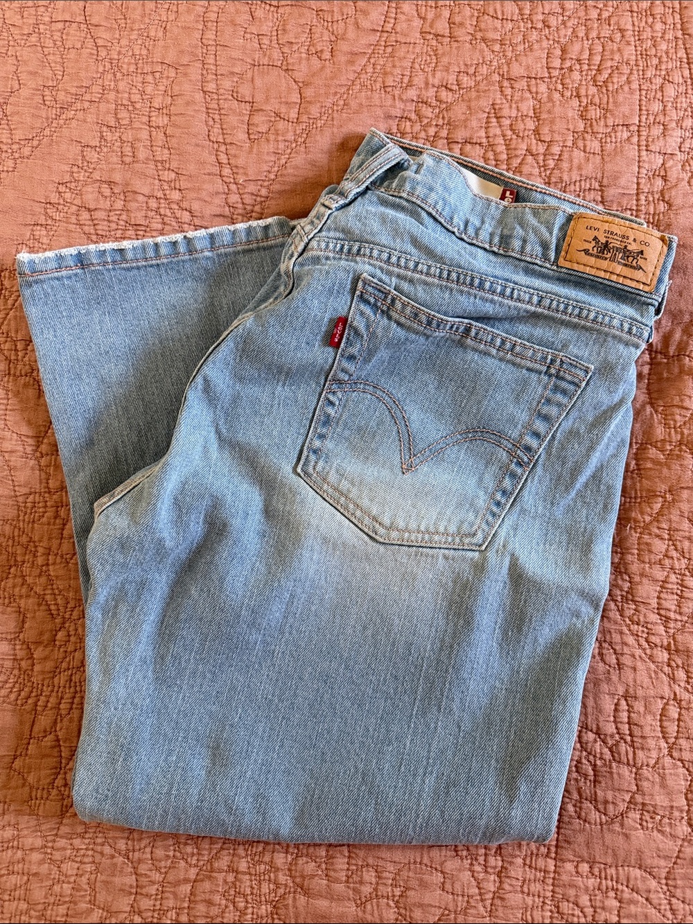 Levi's Light Blue Cropped Ankle Jeans NWOT - Picture 4 of 4